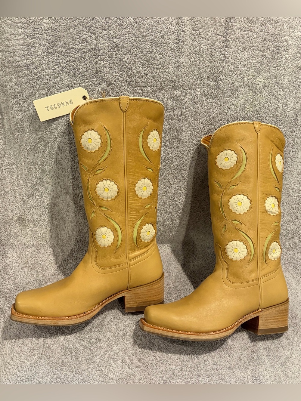 NWT Tecovas The Charlie Bloom Pale Yellow Floral Embroidered Leather Boots - Picture 3 of 7